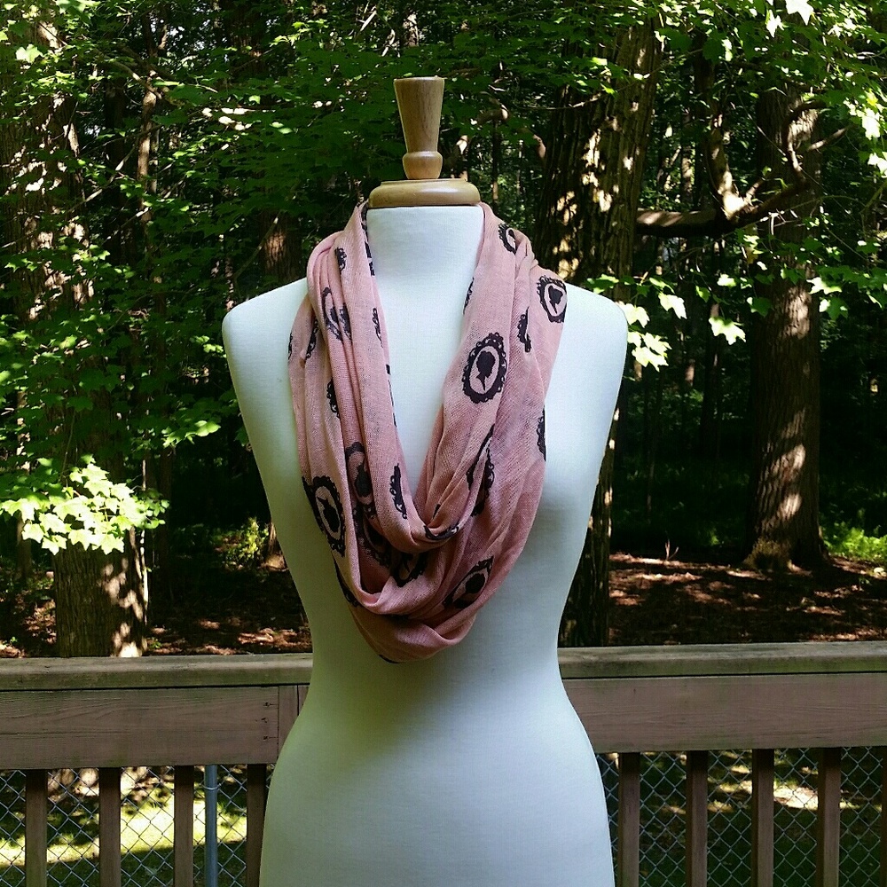 NWOT Pink Cameo Infinity Circle Scarf